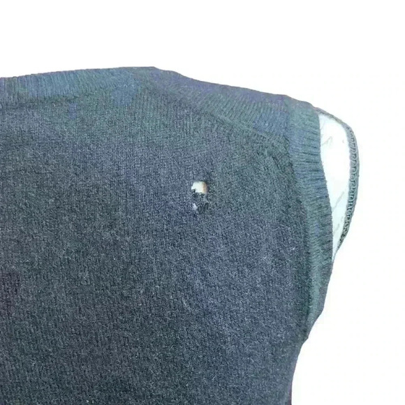 GUCCI ITALY 100% Cashmere Sweater Vest. Ladies Small. Black - Picture 3 of 13